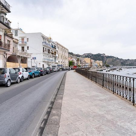 Giardini Naxos Lovely Flat In Front Of The Beach Esterno foto