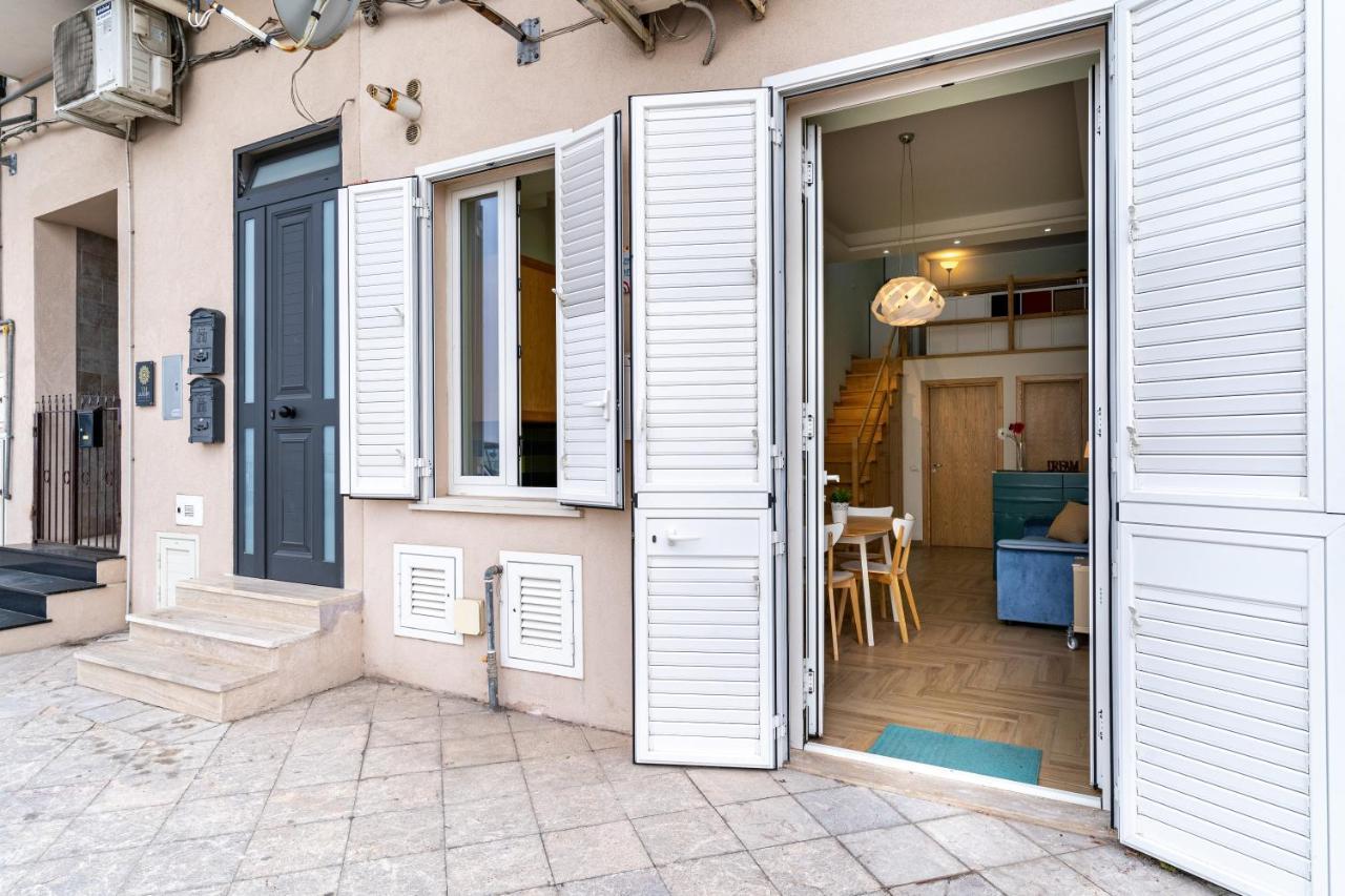 Giardini Naxos Lovely Flat In Front Of The Beach Esterno foto