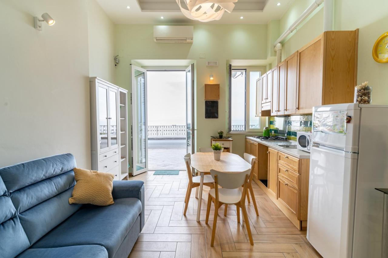 Giardini Naxos Lovely Flat In Front Of The Beach Esterno foto