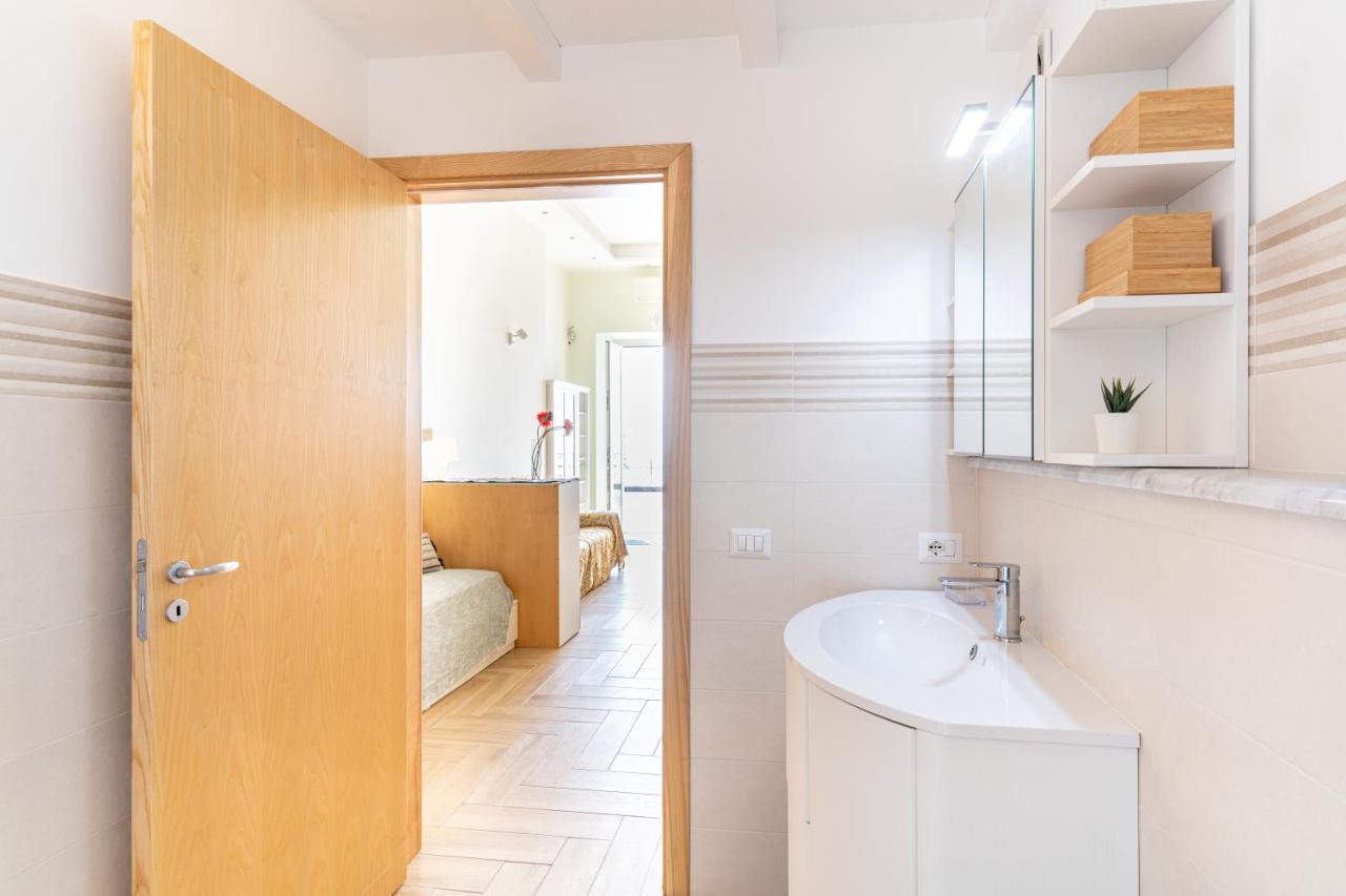 Giardini Naxos Lovely Flat In Front Of The Beach Esterno foto